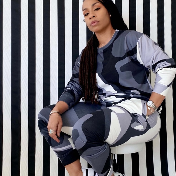 Meet your Posher, Little Green Closet - Picture 1 of 1